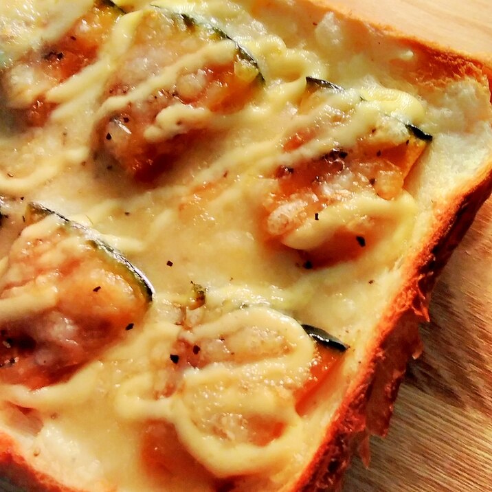 素焼きカボチャのチーズトースト